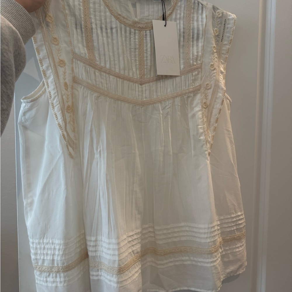 Zara Women's Cream Sleeveless Blouse